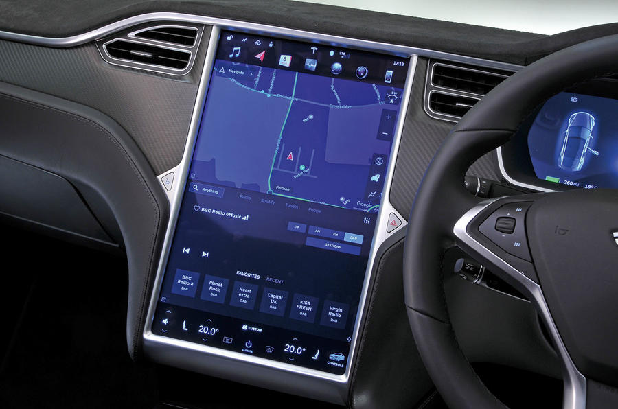 tesla-model-s-95d-infotainment-system